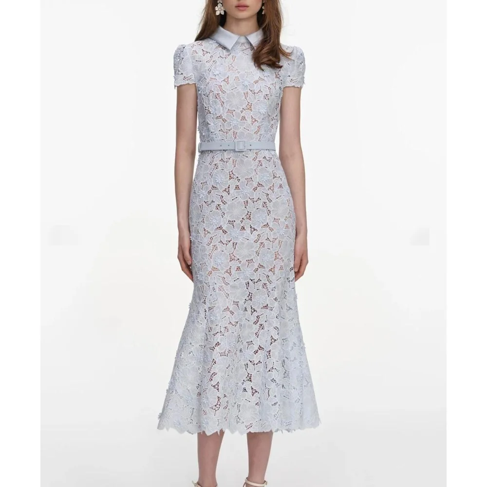 Robe en dentelle avec fermeture éclair