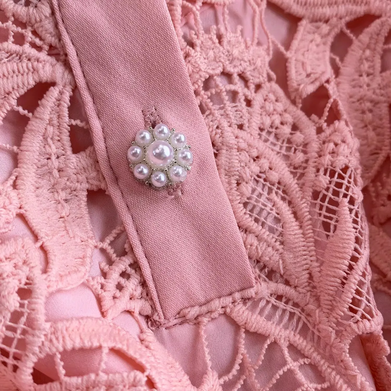 robe avec encolure col rabattu