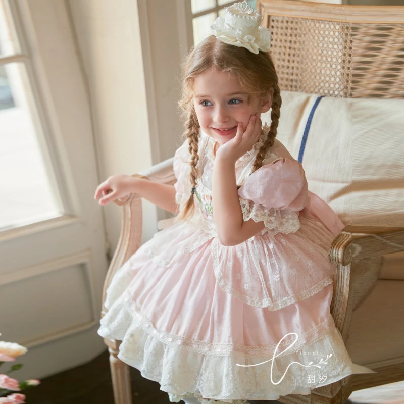fleurs duveteuses sur robe