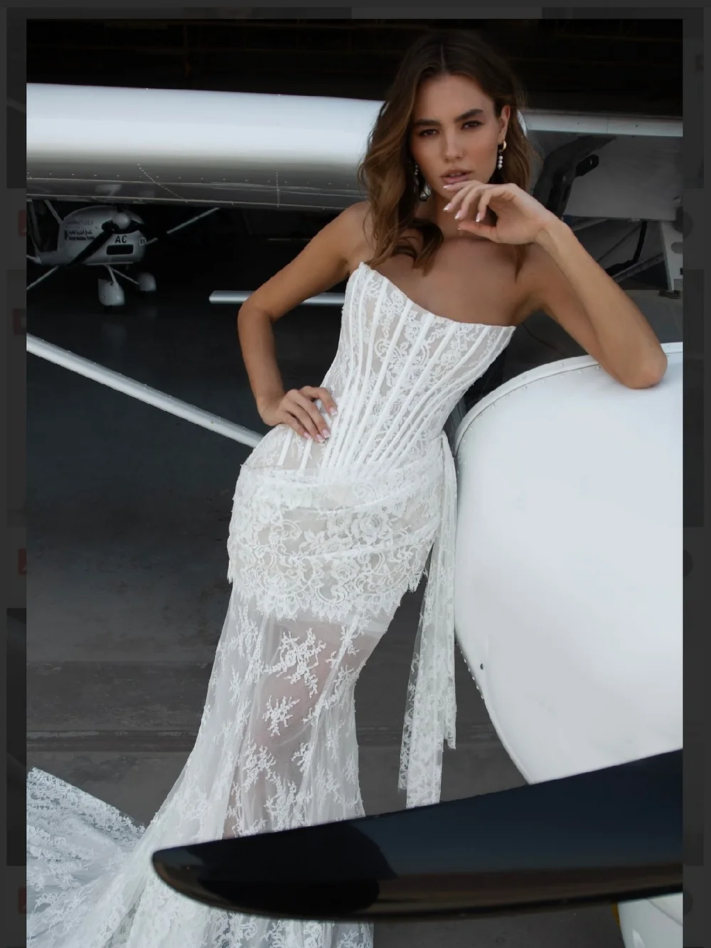 Robe de mariée bustier en dentelle – Image 3
