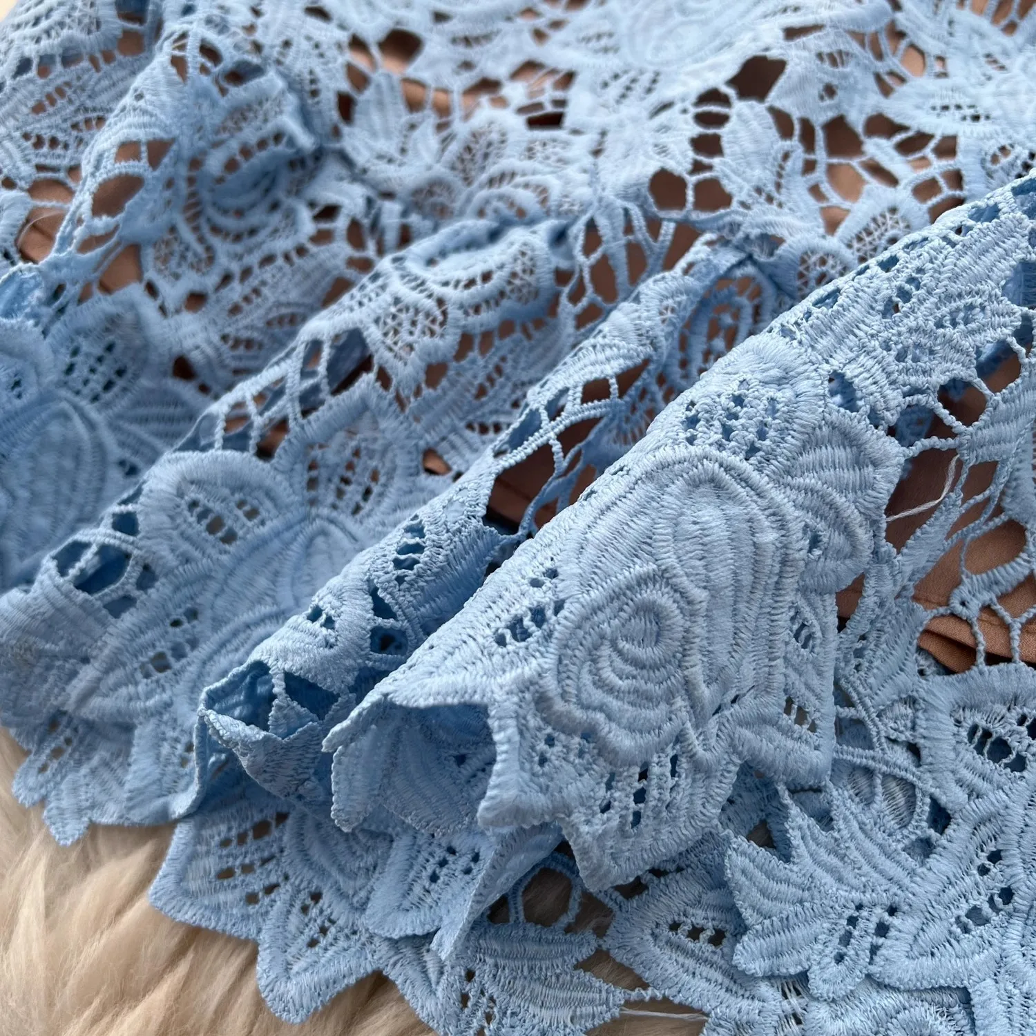 Robe en dentelle bleu – Image 13