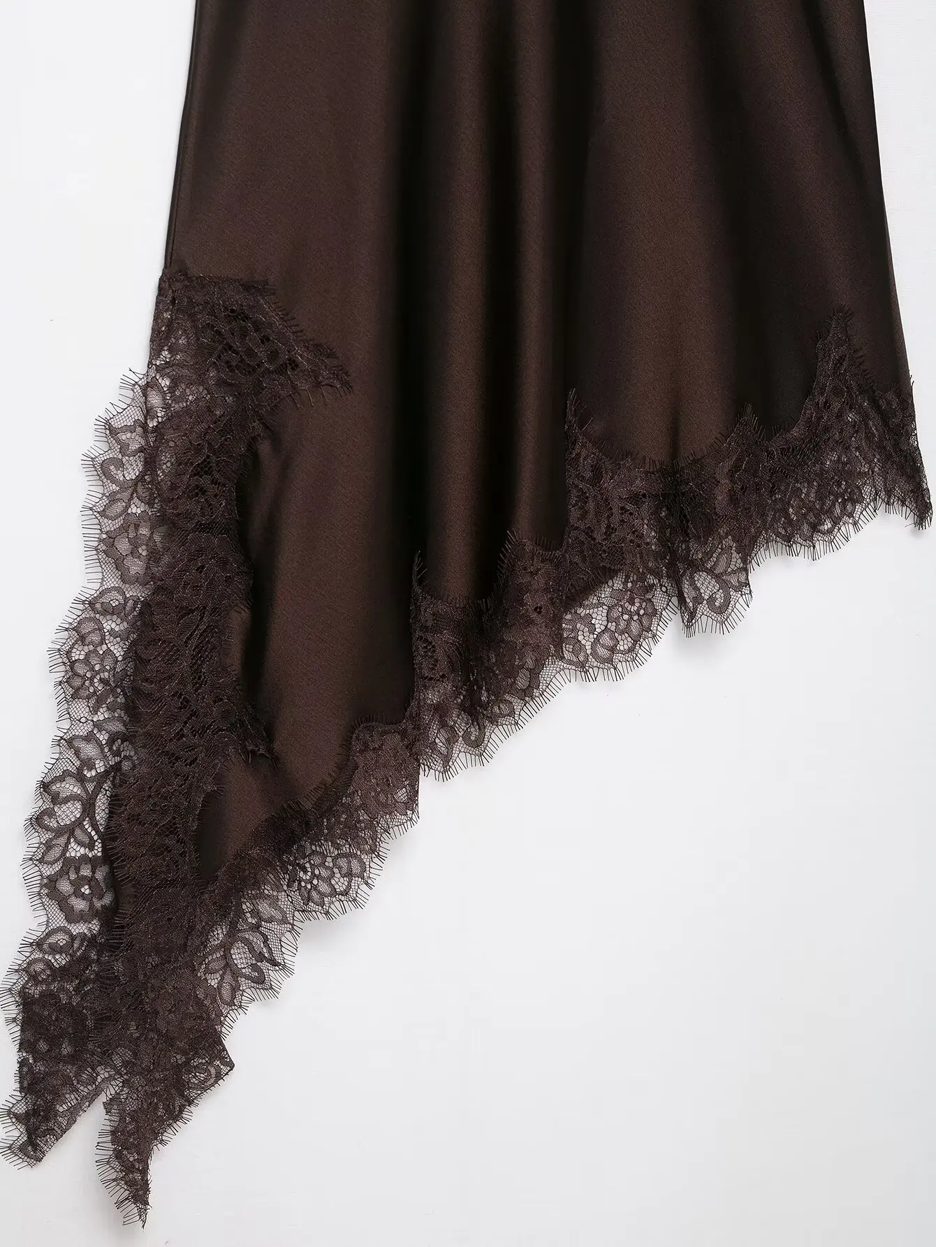 Robe en satin et en dentelle – Image 17