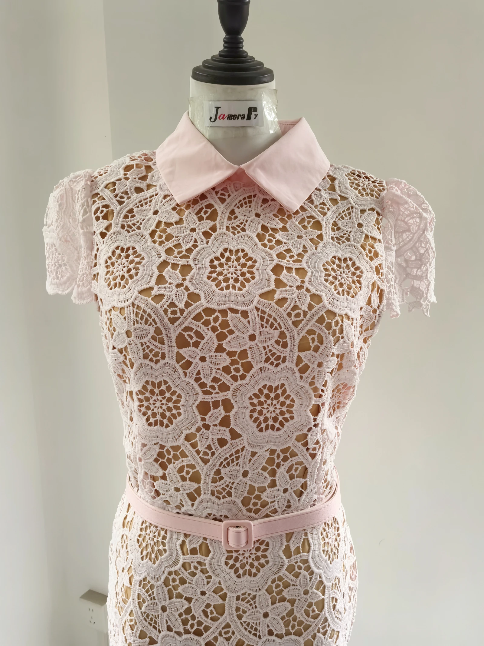 Robe en dentelle classique