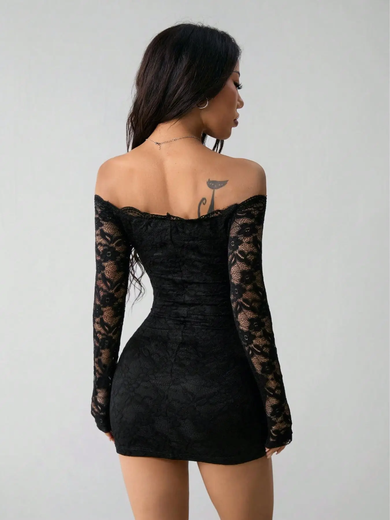 Robe en dentelle noire courte – Image 11