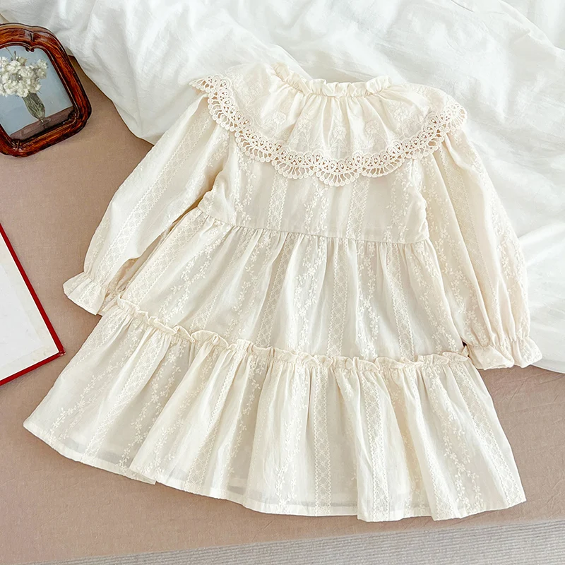 Robe en dentelle intemporelle