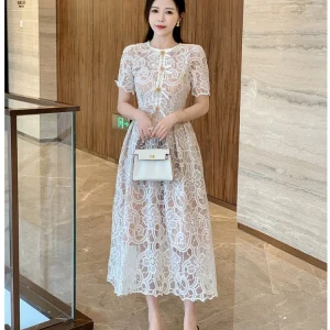 Robe en dentelle blanche