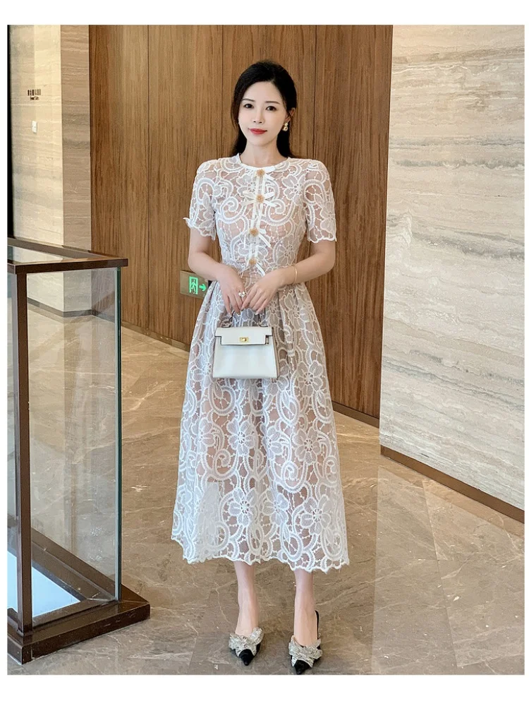Robe en dentelle blanche