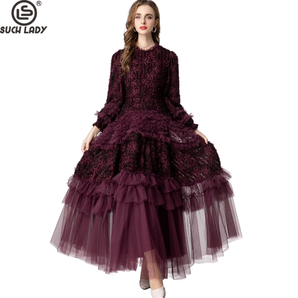 Robe en dentelle bordeaux manches longues à volants