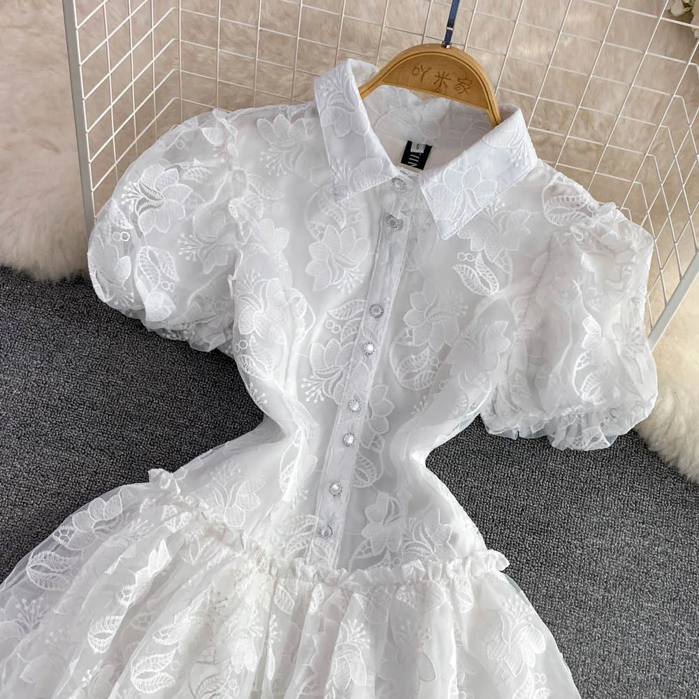 Robe élégante blanche en dentelle