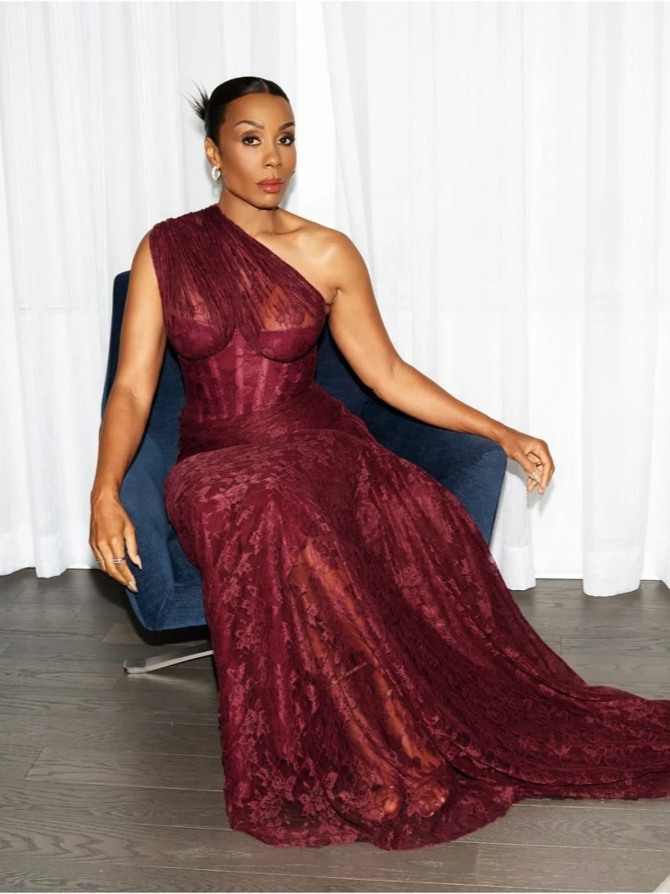 robe moulante bordeaux dentelle