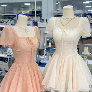 robe en dentelle rose tendance