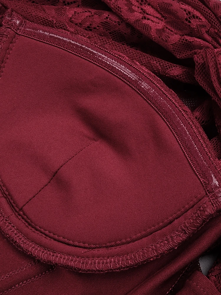 design épuré robe dentelle