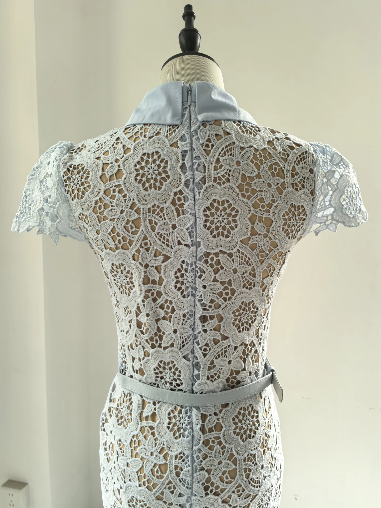 Robe en dentelle ambiance romantique