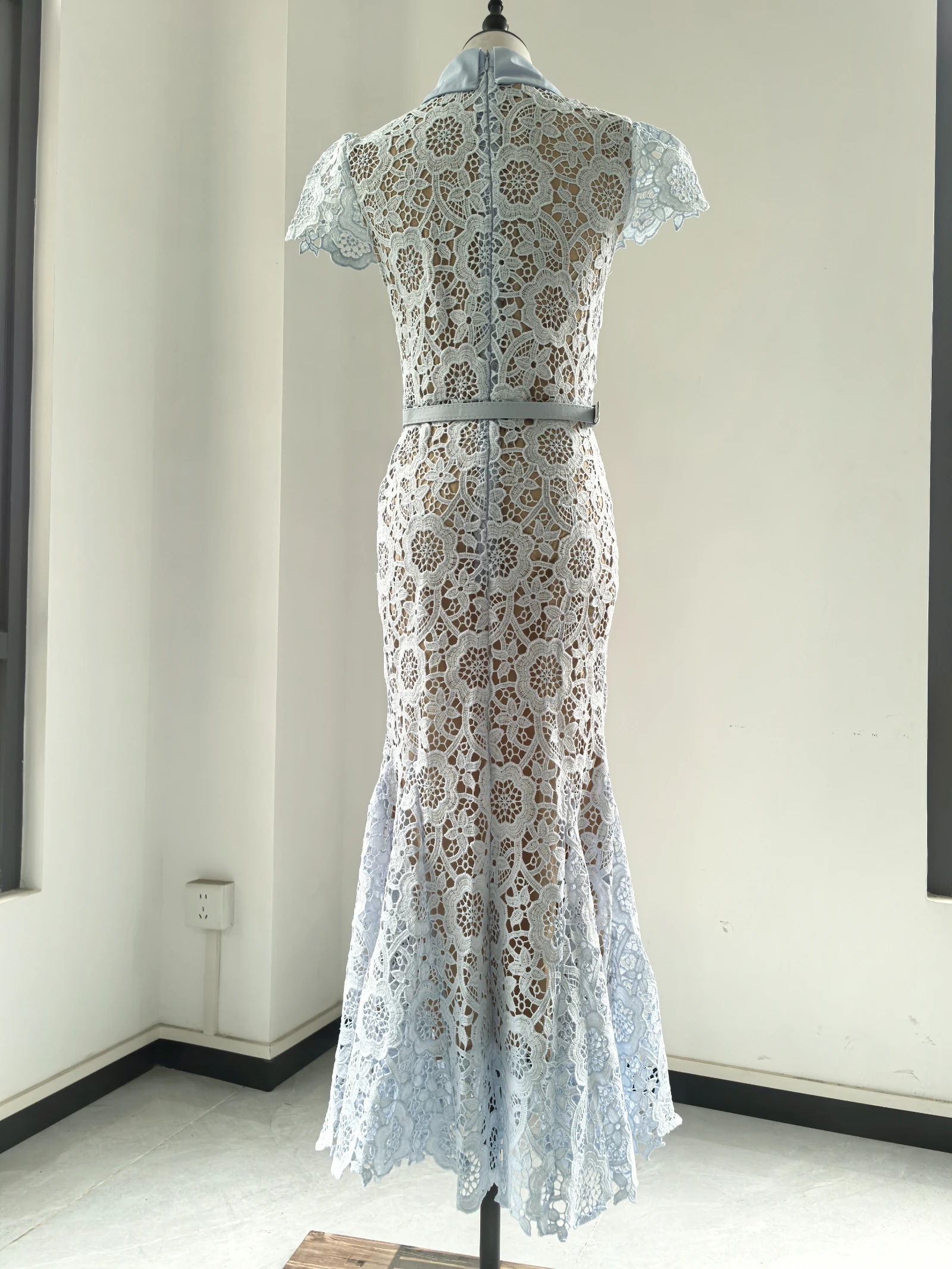 Robe en dentelle pour événement spécial