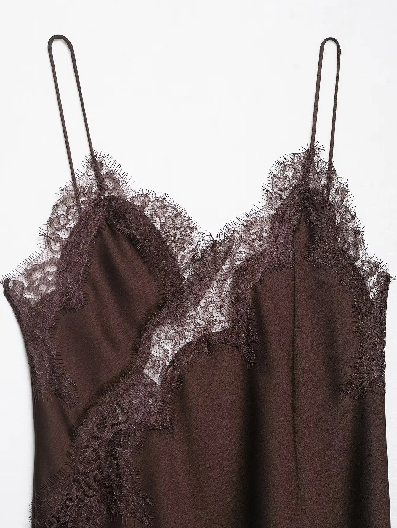 Robe en satin et en dentelle – Image 12