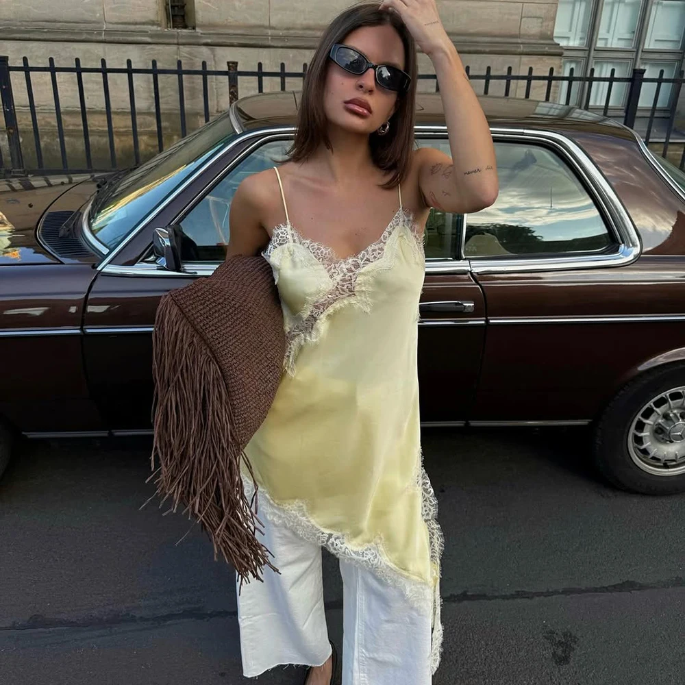 robe en dentelle jaune à fines bretelles