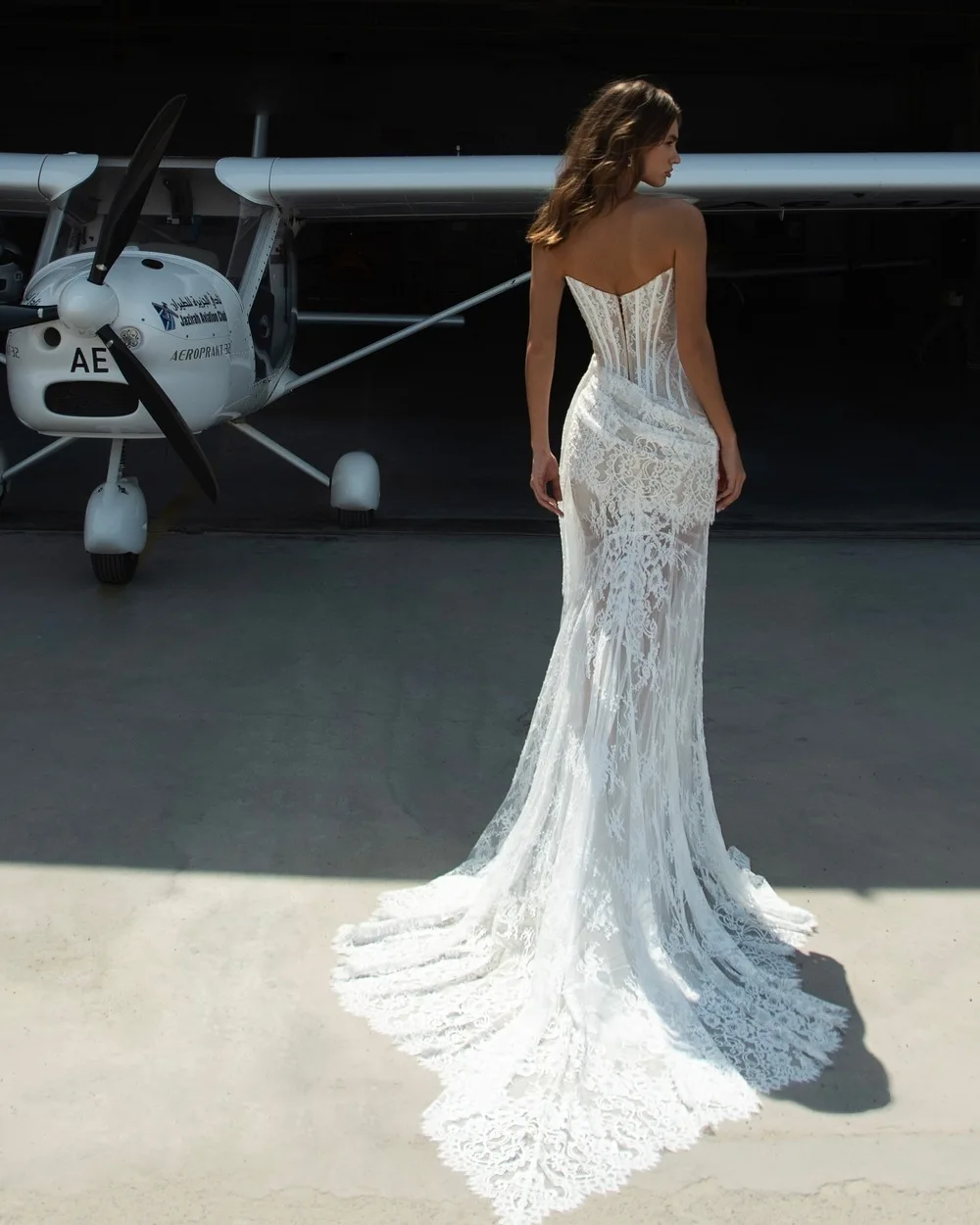 Robe de mariée bustier en dentelle – Image 2