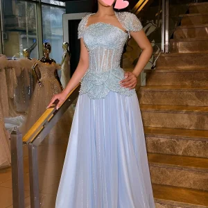Robe élégant en dentelle bleue