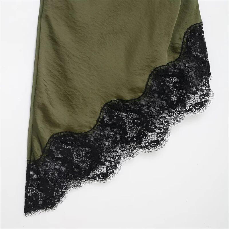robe en dentelle et satin