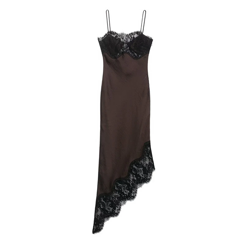 tenue audacieuse en satin