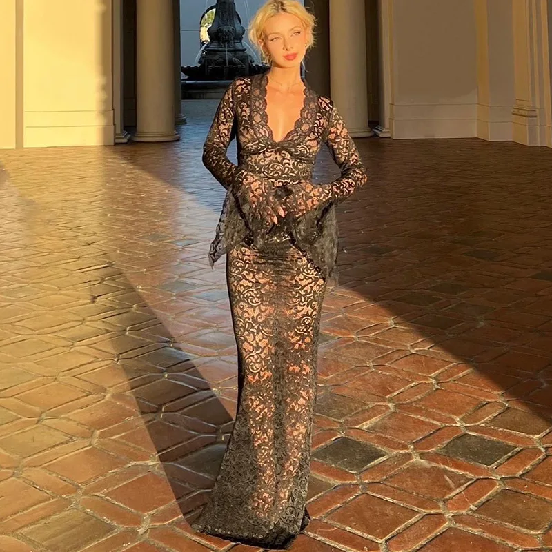 Robe noire sexy décoleté dentelle en v – Image 16