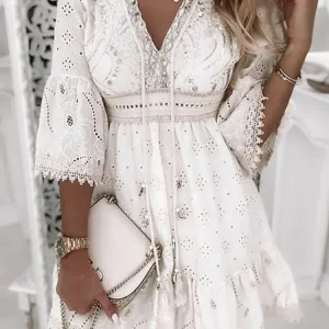 robe courte en dentelle