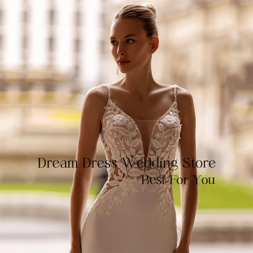 Robe de mariée avec bretelle en dentelle – Image 3