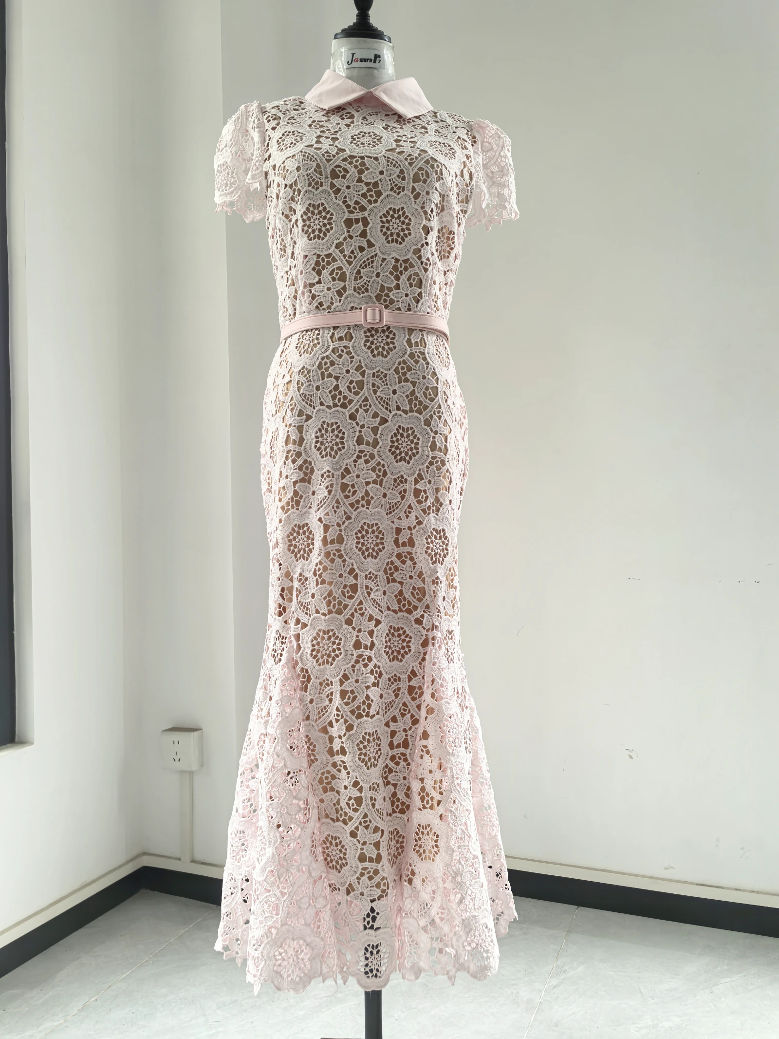 Glamour robe en dentelle