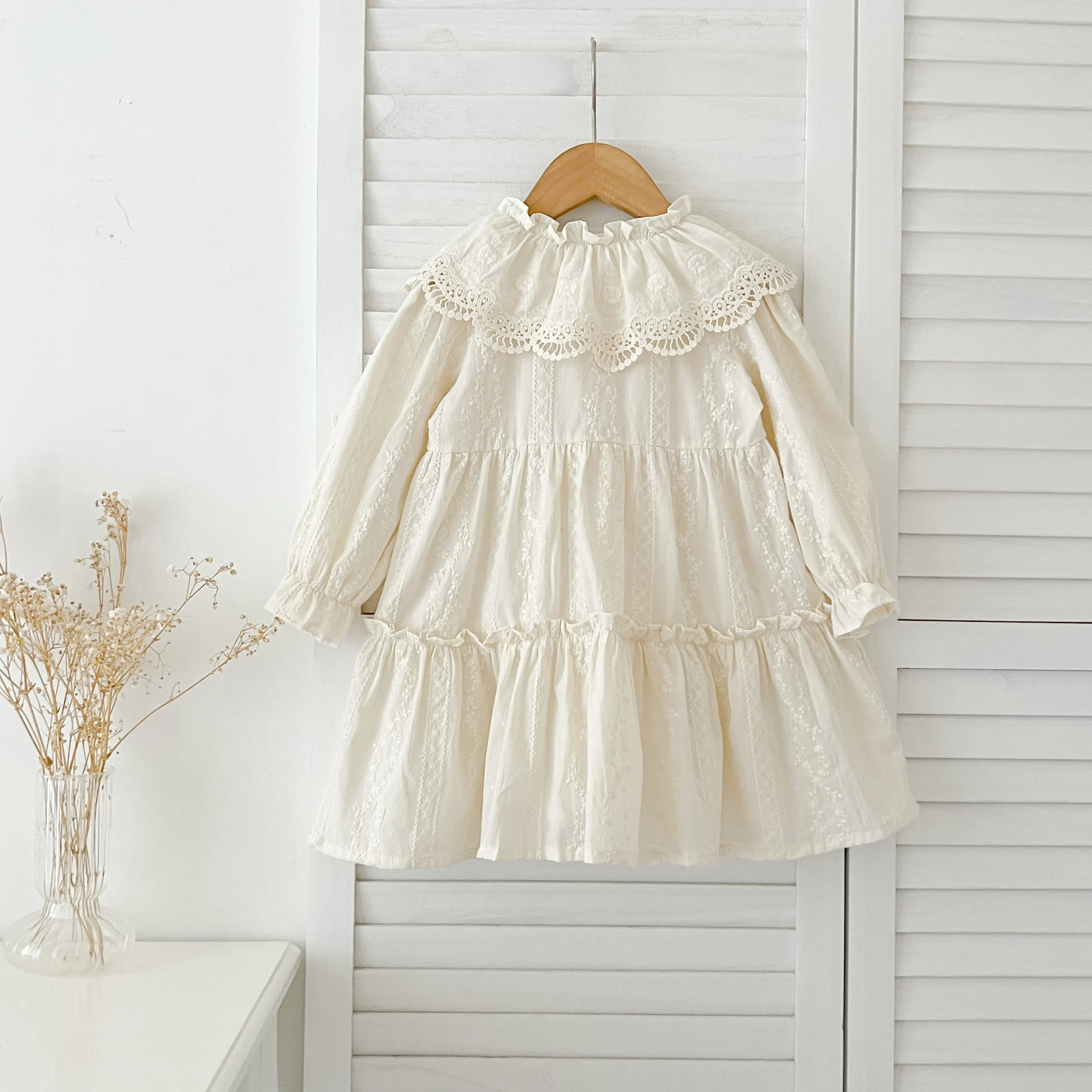 Robe mi-mollet dentelle