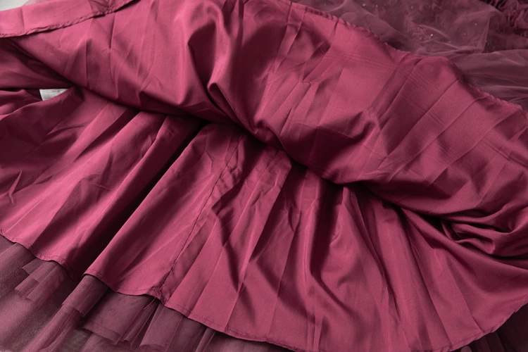 Robe en dentelle bordeaux manches longues à volants – Image 22