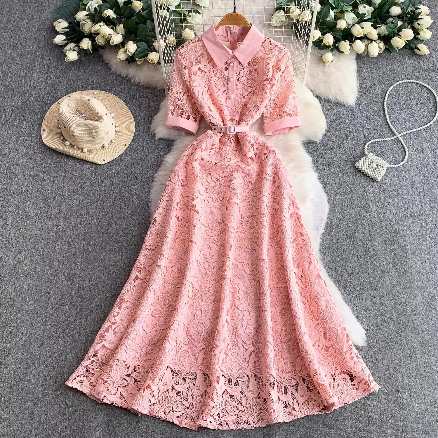 détail broderie sur robe