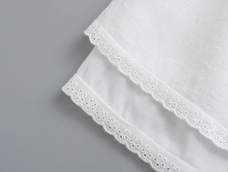 Robe féminine en dentelle