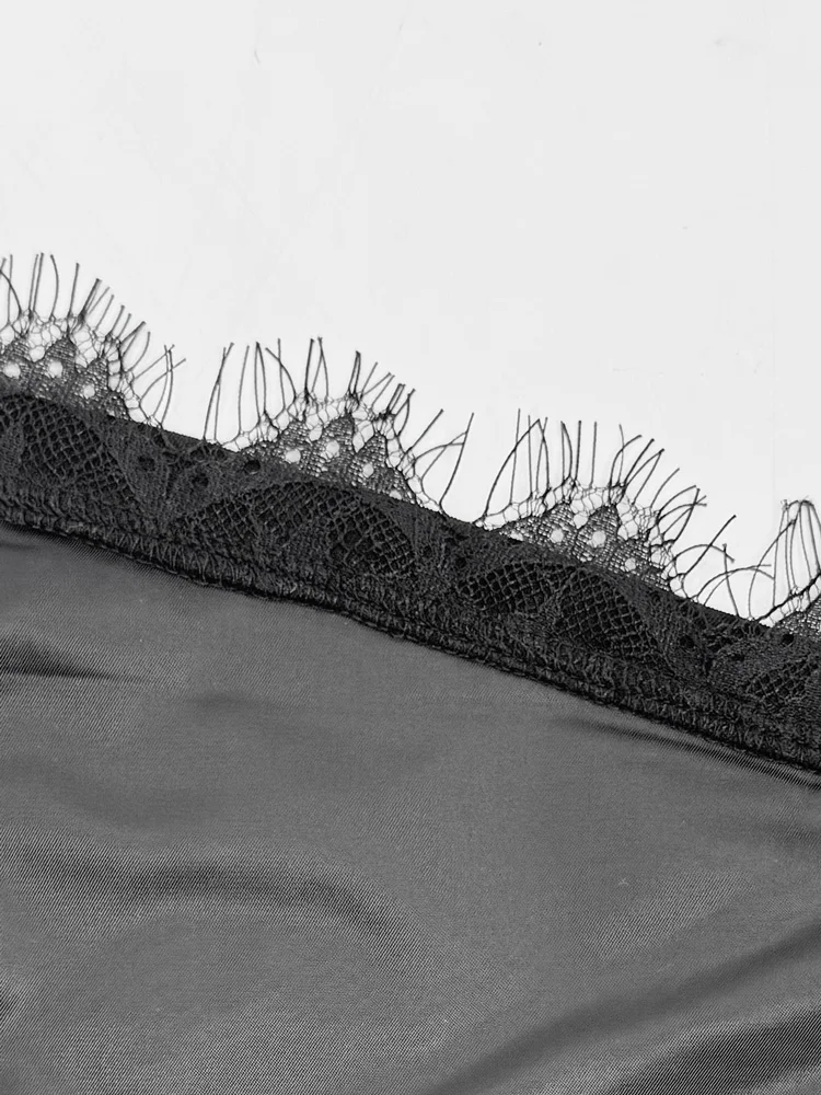 Modernité robe dentelle
