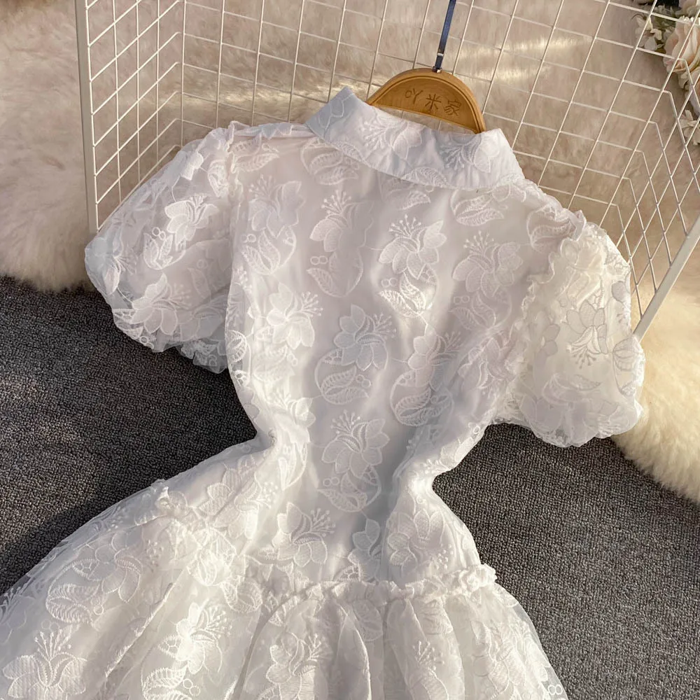 Incontournable robe blanche vintage