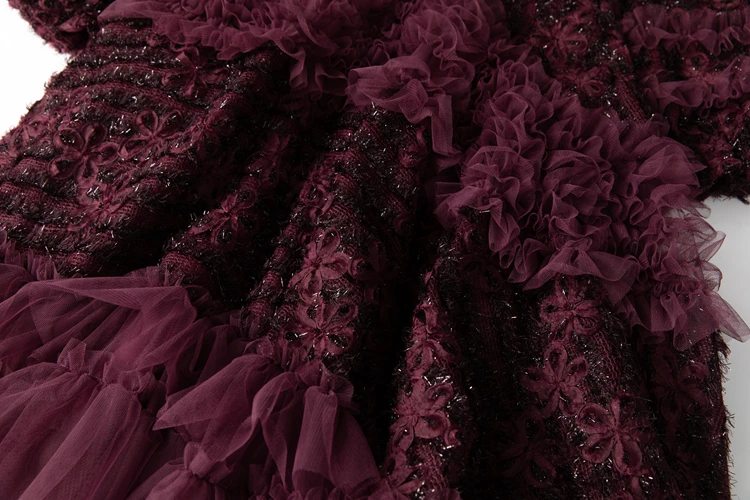 Robe en dentelle bordeaux manches longues à volants – Image 20