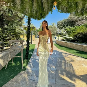 robe en dentelle jaune
